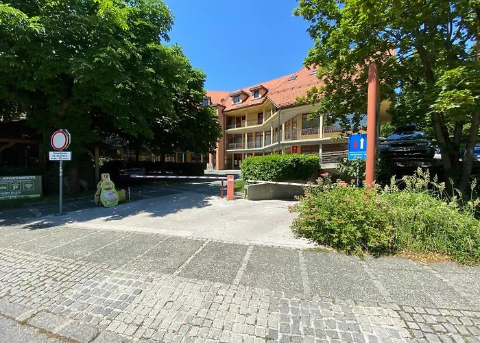 Above アパート ブレッド