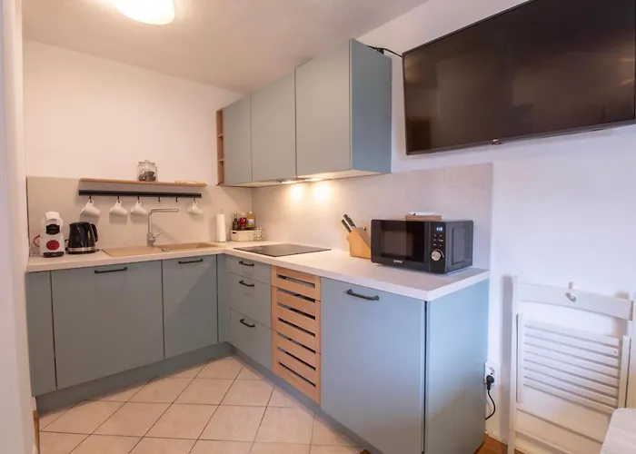 Above アパート *